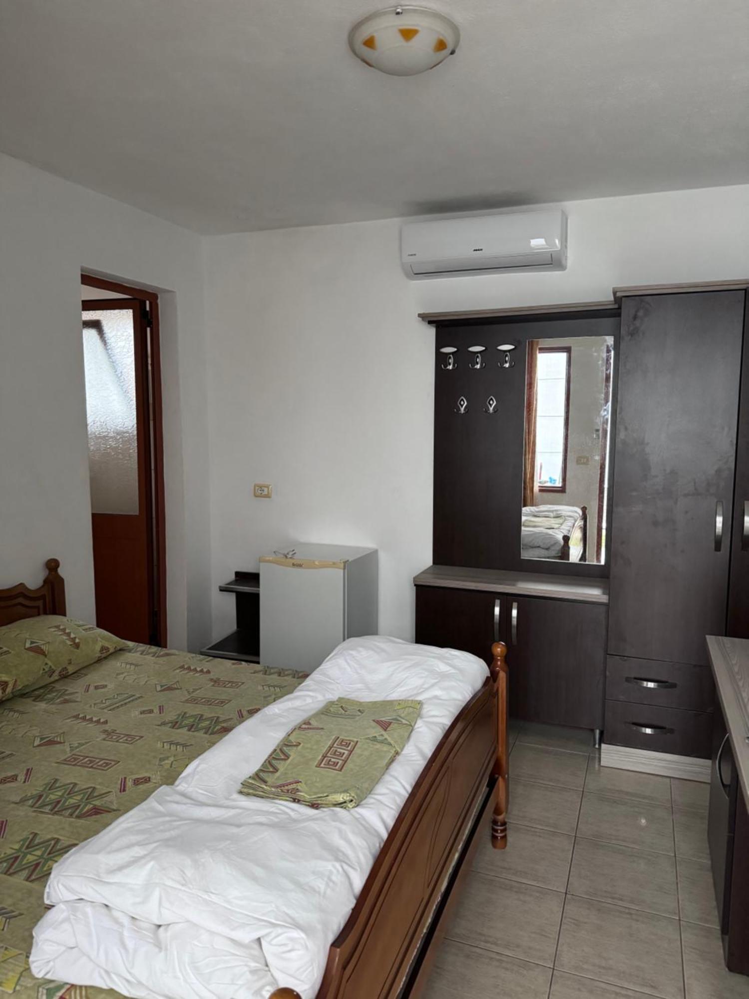 Vila Cano Hotel Durrës Buitenkant foto