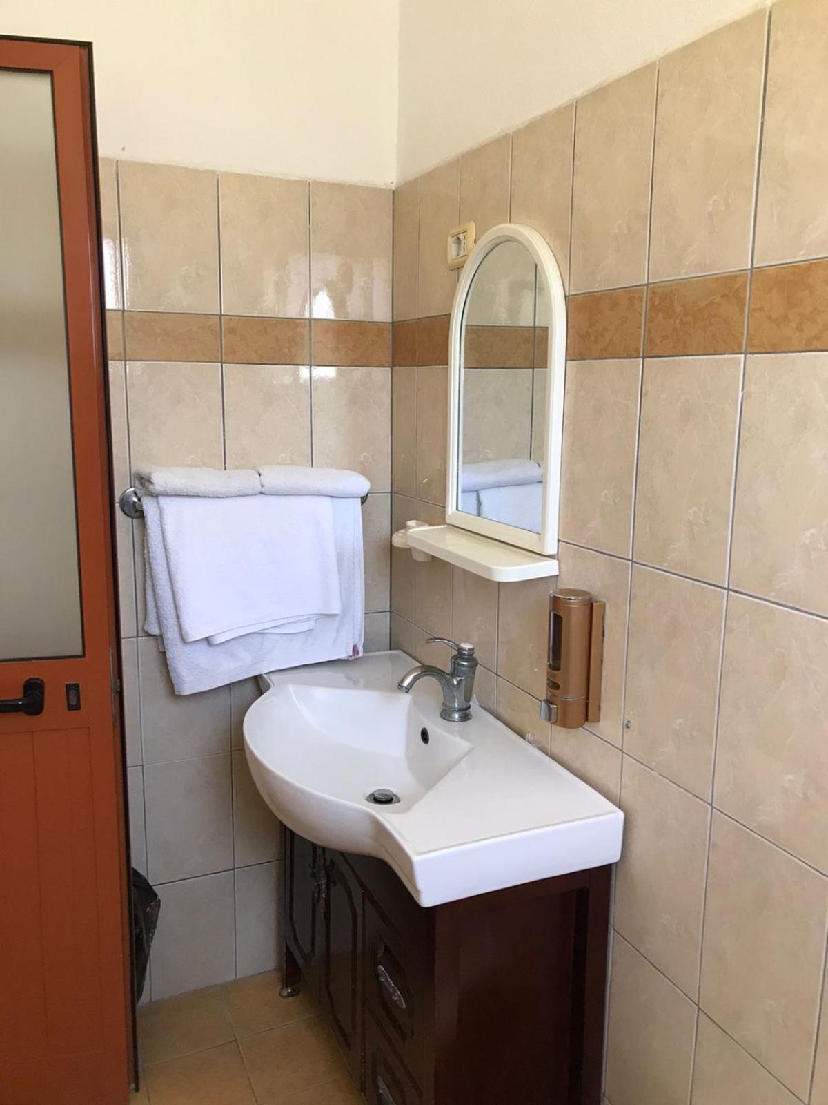 Vila Cano Hotel Durrës Buitenkant foto