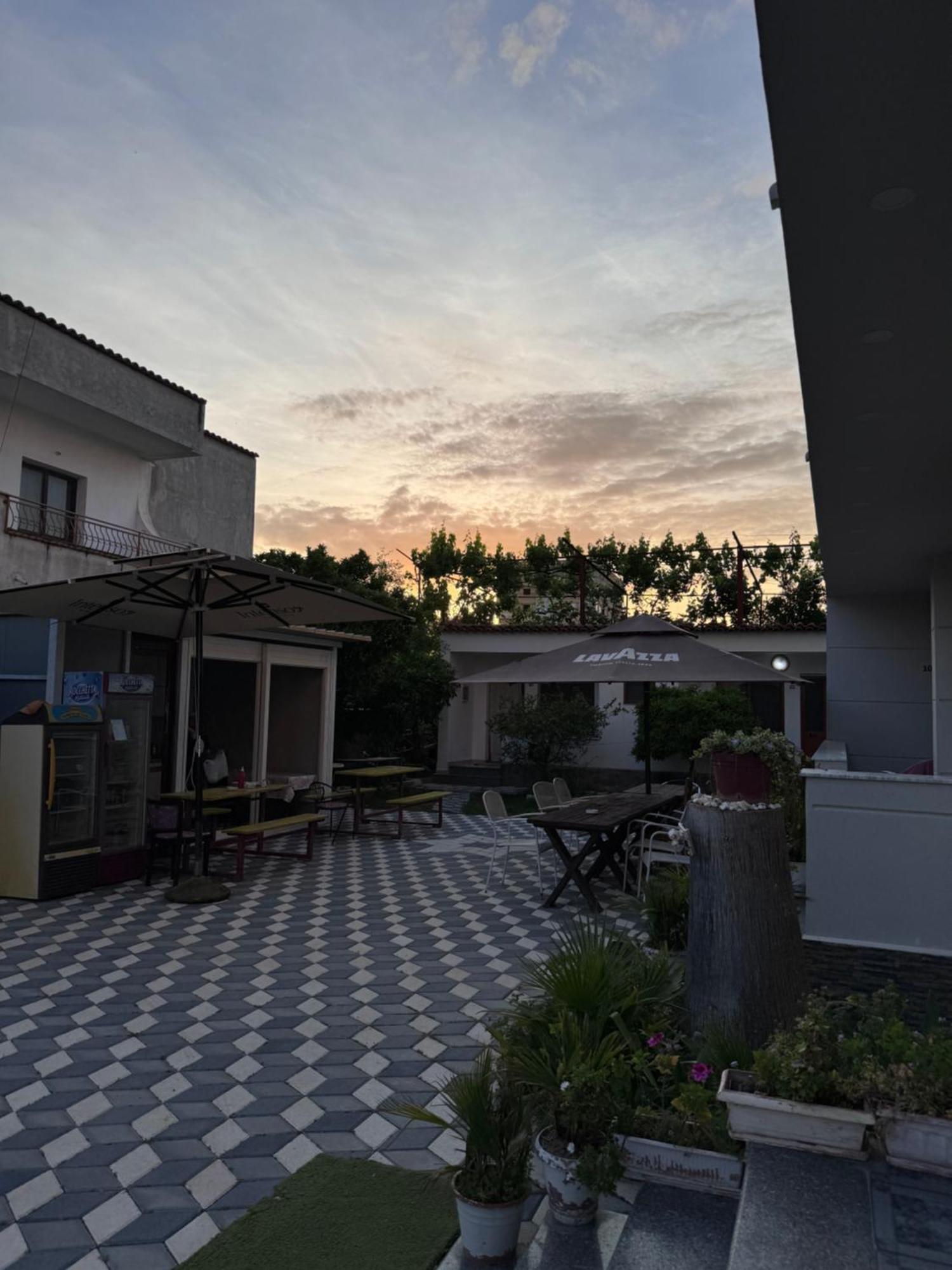 Vila Cano Hotel Durrës Buitenkant foto