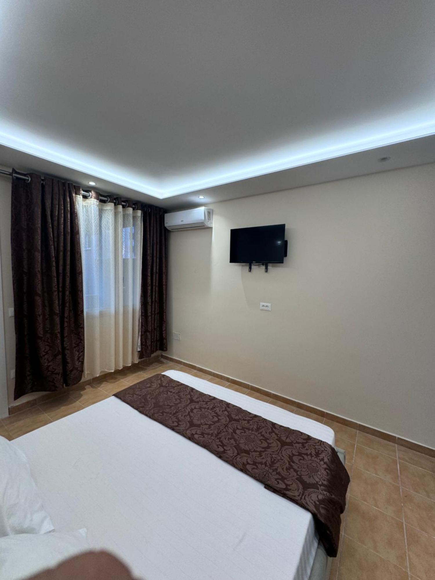 Vila Cano Hotel Durrës Buitenkant foto