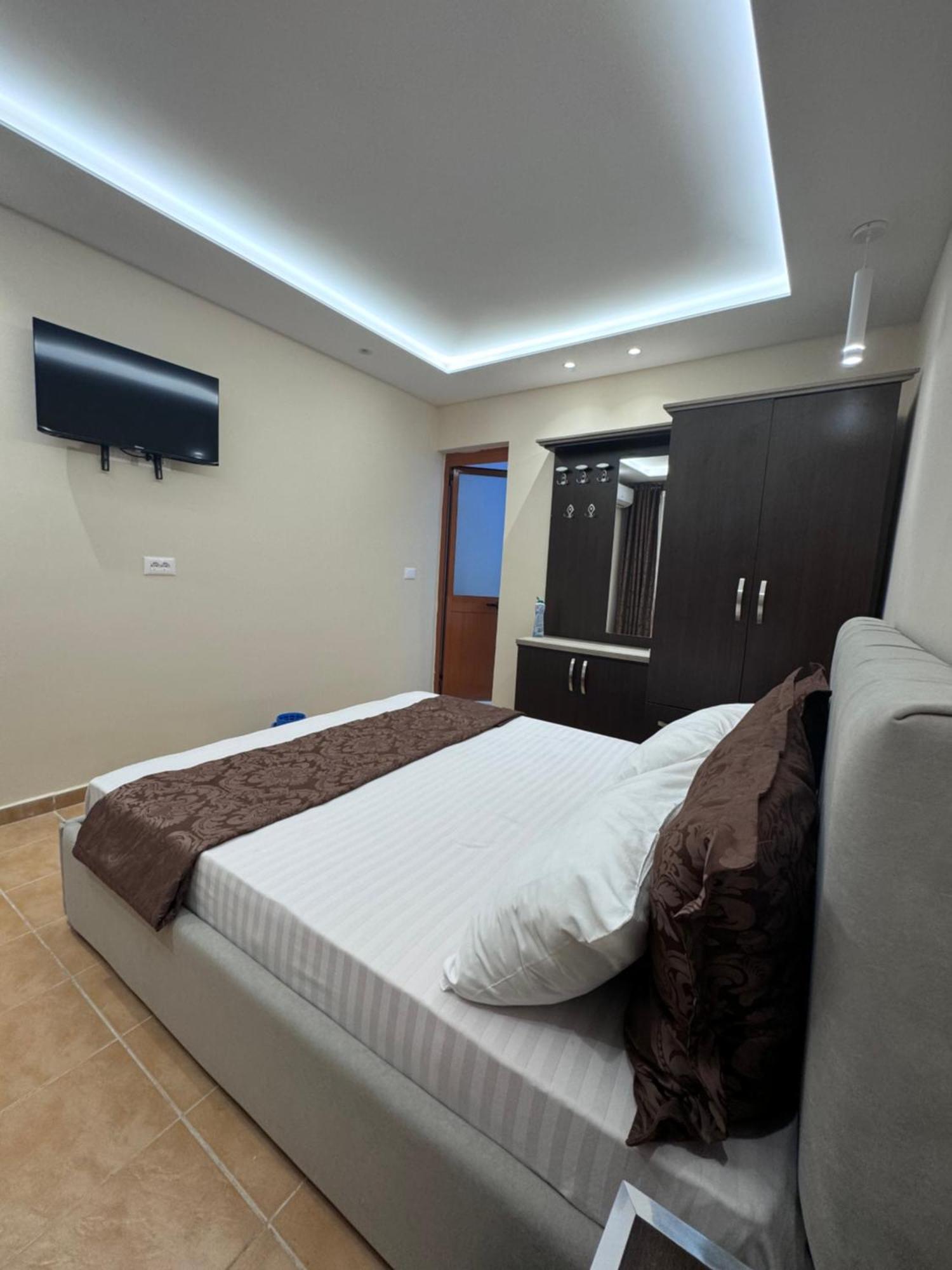 Vila Cano Hotel Durrës Buitenkant foto